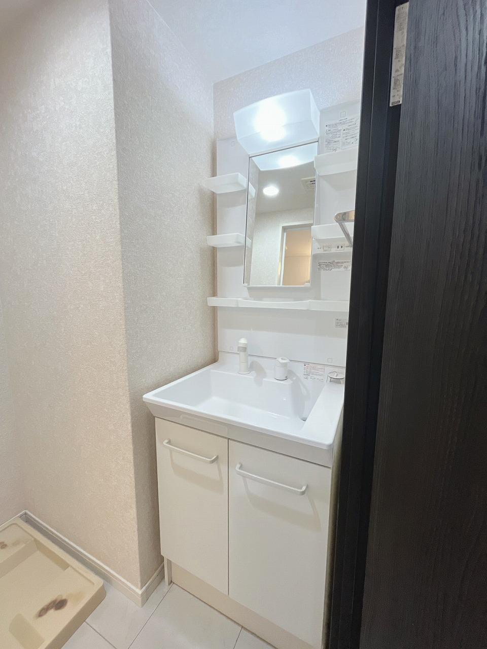 洗面設備　シャンプードレッサー＆洗濯機置場