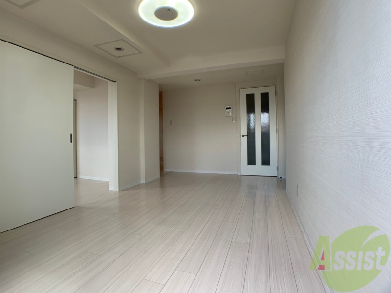 居室・リビング　リビングです。白を基調としていてお部屋全体が明るいですね！