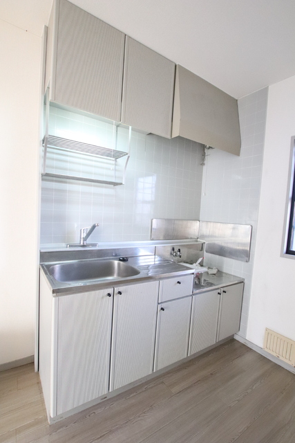 キッチン　清掃前のお写真です