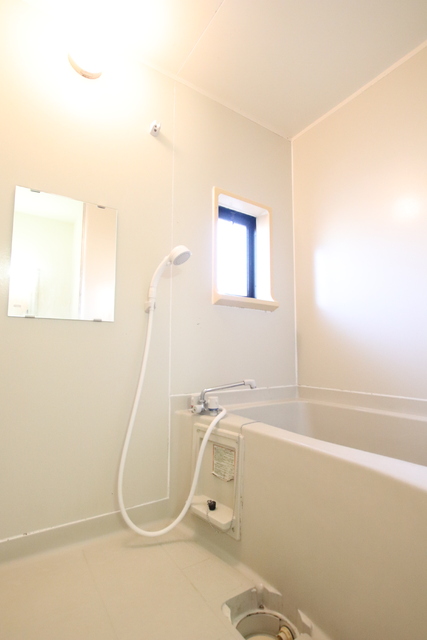 バス・シャワールーム　清掃前のお写真です