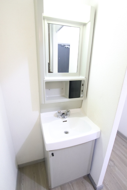 洗面設備　清掃前のお写真です