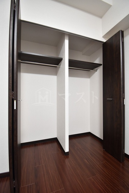 収納　※奇数階カラーはホワイト系です。