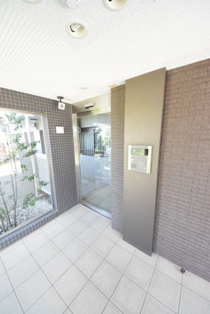 エントランス　★オートロック付きマンション！ネット無料！★