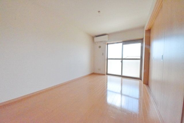 居室・リビング　ネット無料　オートロック付きマンション