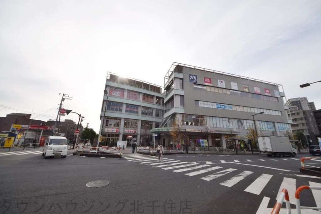 ショッピングセンター　PASSAGGIO（ショッピングセンター）まで400m