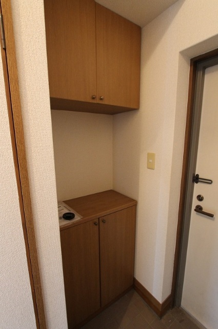 玄関　※別室同じ間取りの写真。現況を優先します。