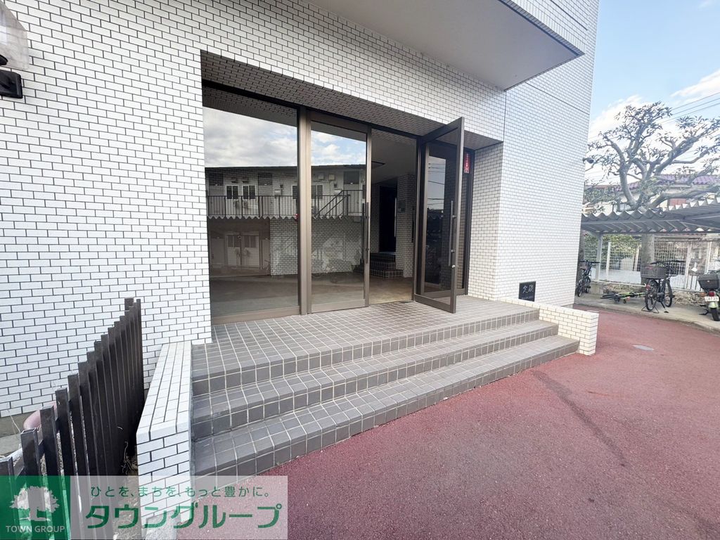 玄関　※別部屋参考写真です