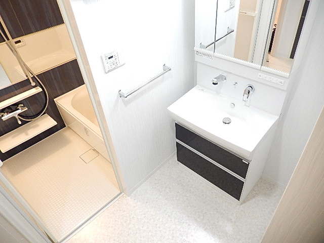 洗面設備　同建築会社の画像参照