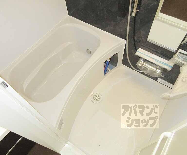 バス・シャワールーム　広々しています