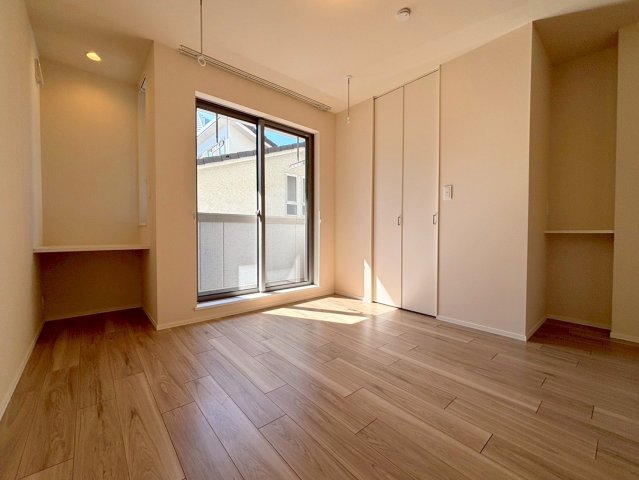 居室・リビング　★２面窓のあるリビング★