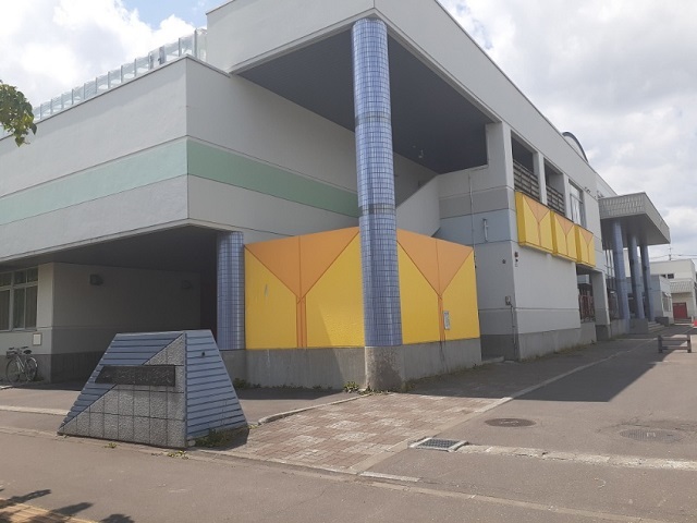 小学校　旭川市立朝日小学校（小学校）まで800m