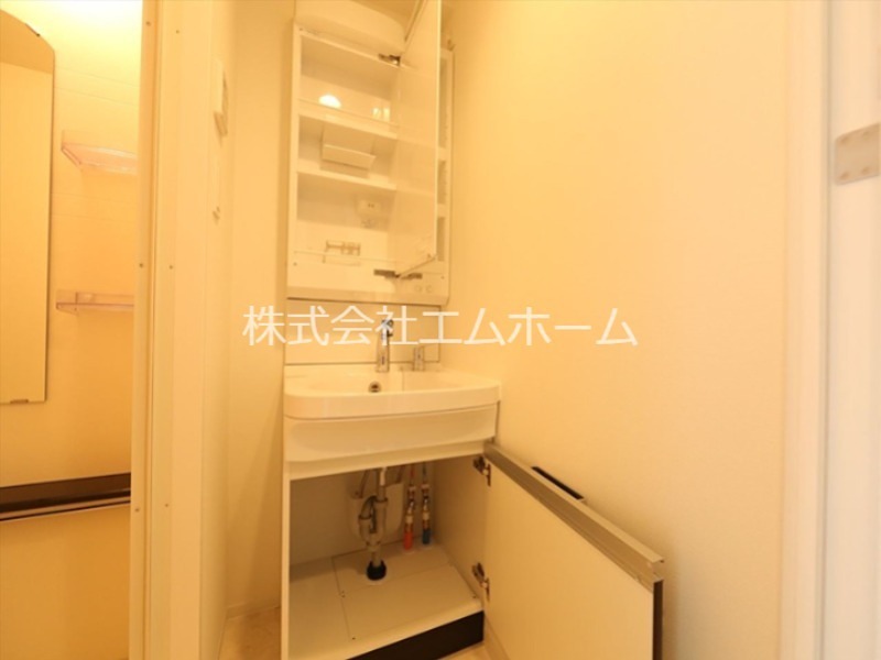 洗面設備　脱衣所　独立洗面台（シャンプードレッサー付）