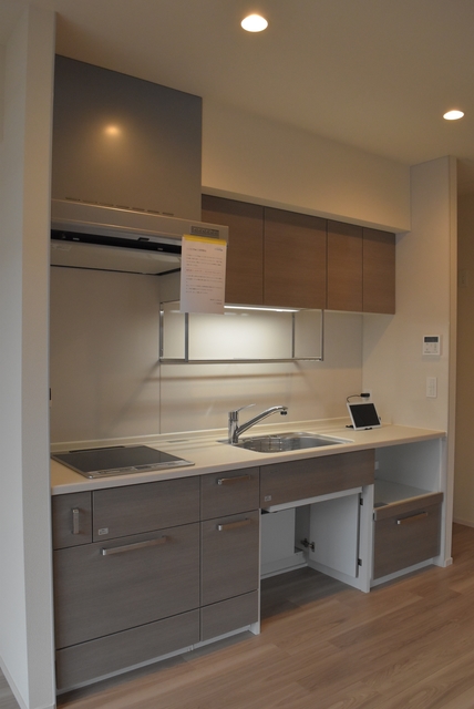 キッチン　システムキッチンは調理スペースも広くストレスなくお料理可能♪