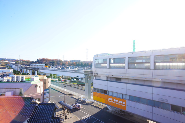 眺望　バルコニーからの景色です！圧迫感がないので暮らしやすい♪