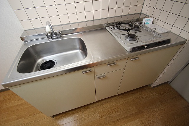 キッチン　同物件、別号室のものです。
