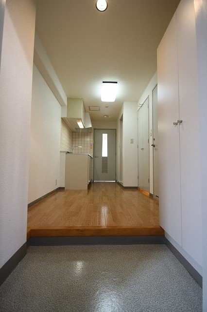 玄関　同物件、別号室のものです。