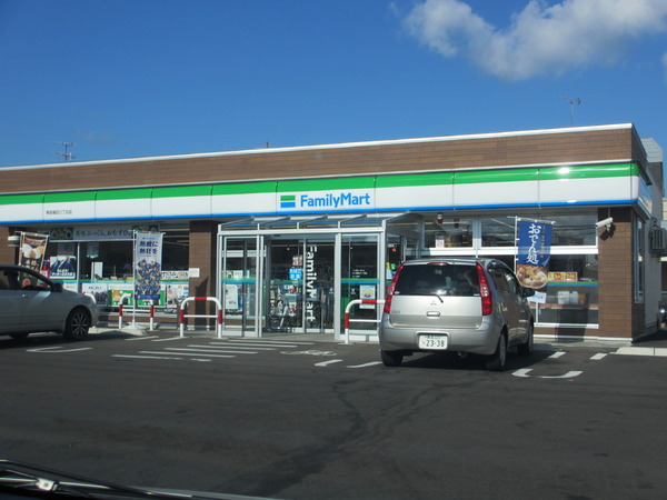 コンビニ　ファミリーマート青森篠田三丁目店（コンビニ）まで359m