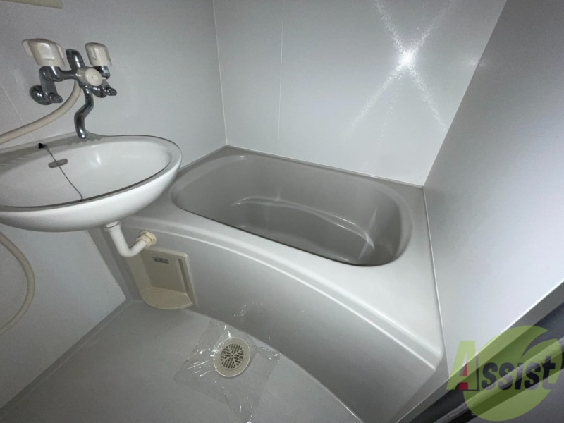 バス・シャワールーム　１人暮らしにはピッタリのサイズ感ですね！