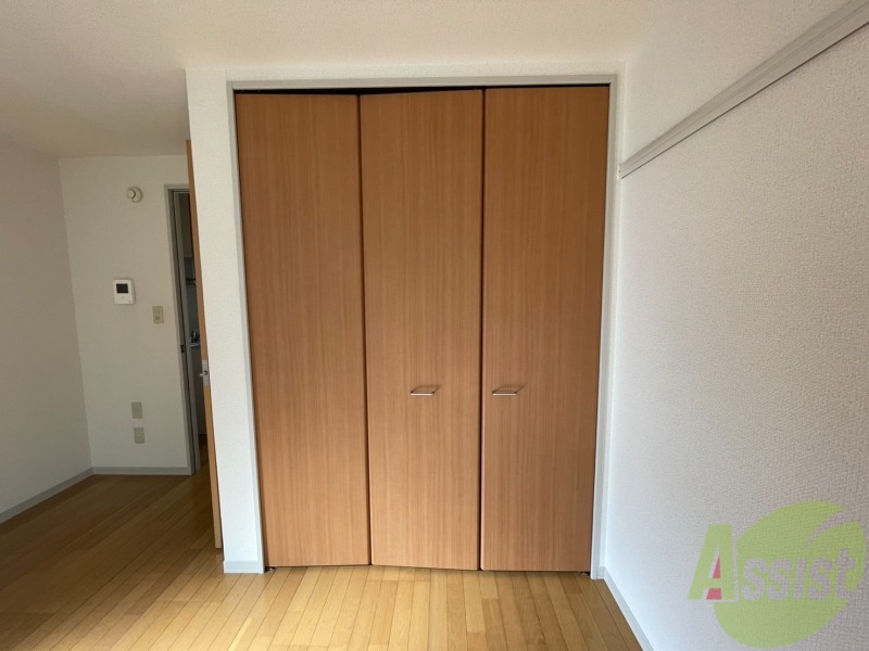 収納　収納はこちらのクローゼットをお使いください。