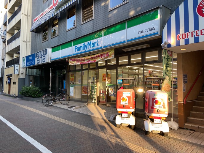 コンビニ　ファミリーマート 月島二丁目店（コンビニ）まで96m