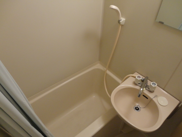 バス・シャワールーム　別室参考写真です。