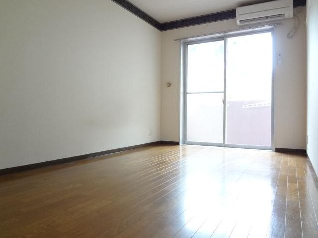 居室・リビング　別室参考写真です。