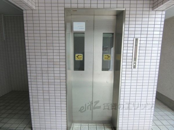 ロビー　エレベーター