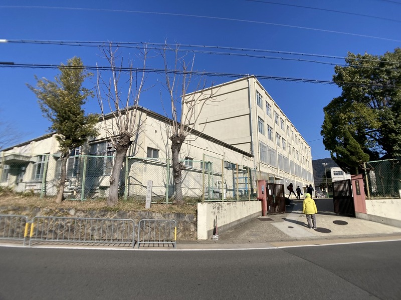 小学校　京都市立勧修小学校（小学校）まで395m