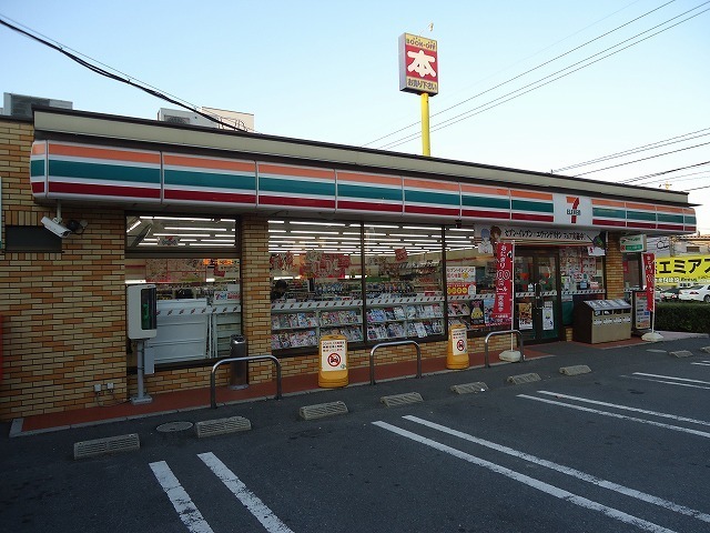 コンビニ　セブンイレブン（コンビニ）まで550m