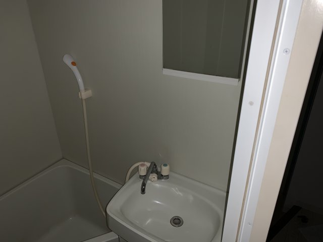 洗面設備　浴室内に洗面台付き！