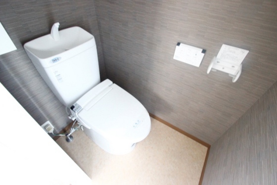 トイレ　別のお部屋の写真になります。