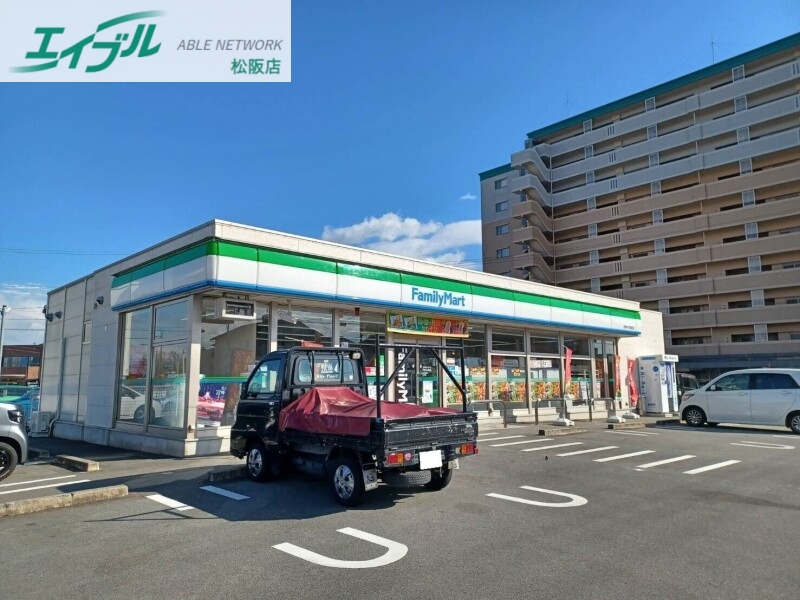 コンビニ　ファミリーマート伊勢中川駅前店（コンビニ）まで609m
