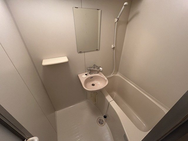 バス・シャワールーム　同マンション別部屋