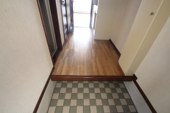 玄関　※別部屋のお写真になります。