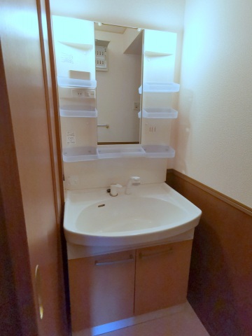 洗面設備　シャンドレ付き洗面化粧台