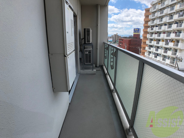 バルコニー　バルコニーです。洗濯物が干せるスペースがありました。