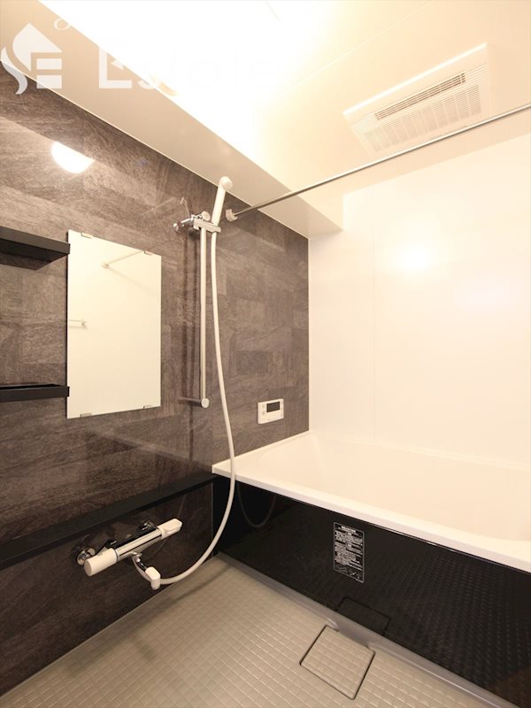 バス・シャワールーム　バスルーム★追い炊き機能付き★浴室乾燥機付き★鏡付