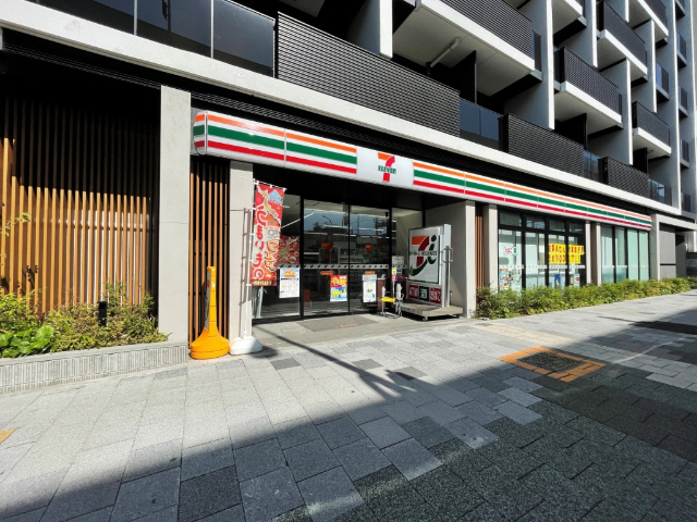 コンビニ　コンビニ（コンビニ）まで10m