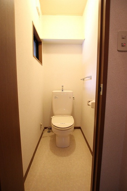 トイレ　同物件別号室の写真です。