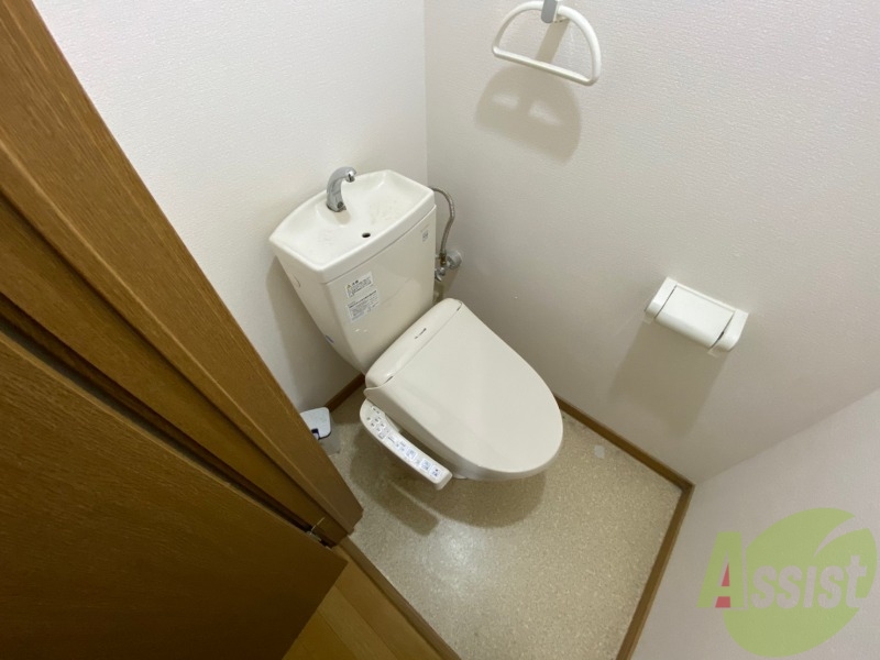 トイレ　こちらはトイレです。清潔感があり、安心して使用できます。