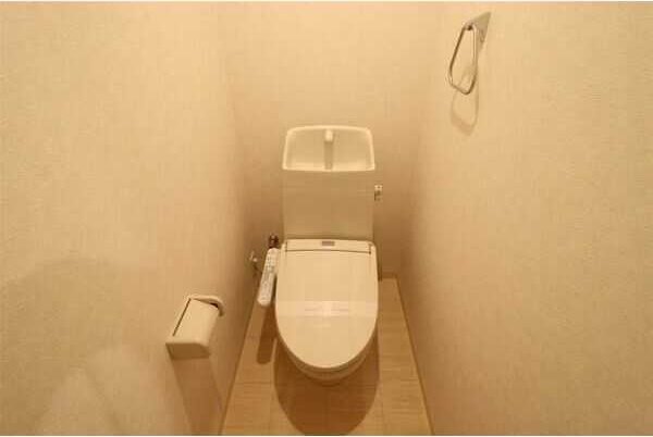 トイレ　※同物件内別室の写真を使用しております。