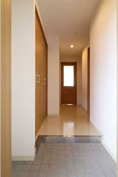 玄関　※同物件内別室の写真を使用しております。