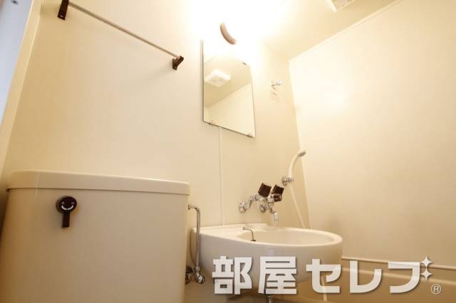 洗面設備　清潔感ある洗面台。（イメージ写真）