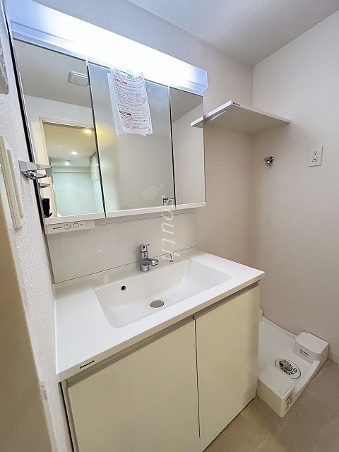 洗面設備　シャンプードレッサー付き