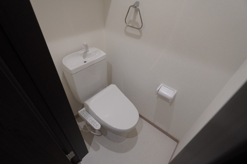 トイレ　温水洗浄便座