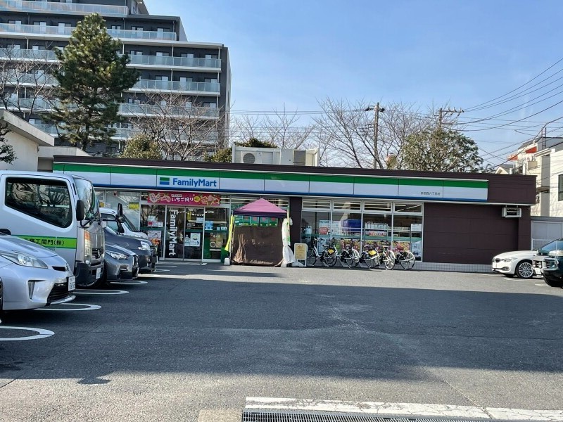 コンビニ　ファミリーマート赤羽西六丁目店（コンビニ）まで450m