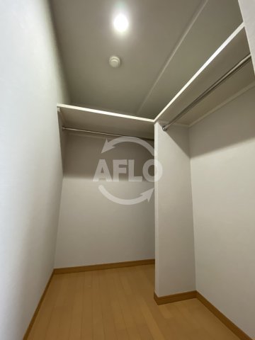 収納　ウェルホームズ中之島北　ウォークインクローゼット