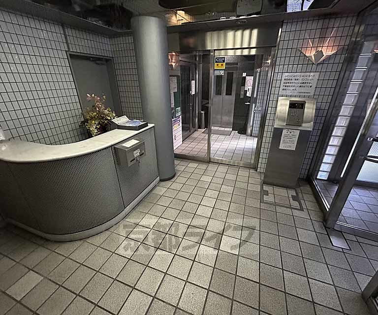 エントランス　東側のエントランスです。