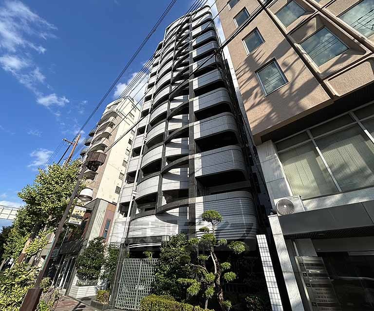 建物外観　西側の正面です。