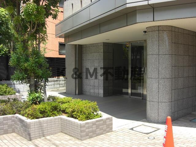 エントランス　清潔なエントランスです